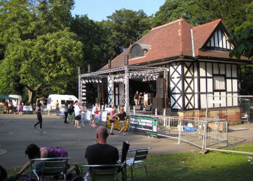 Clarence Park Bandstand, Wakefield (Credit: eFestivals)